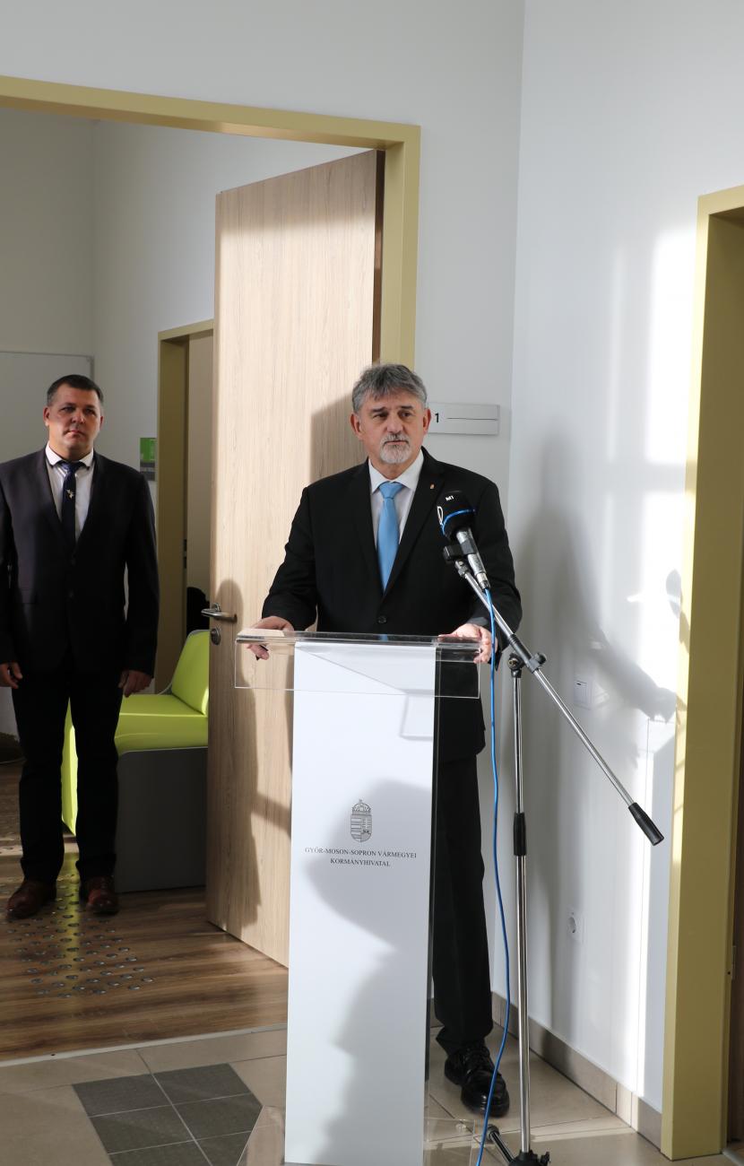 Fertődi KAB átadó Fertődi KAB átadó