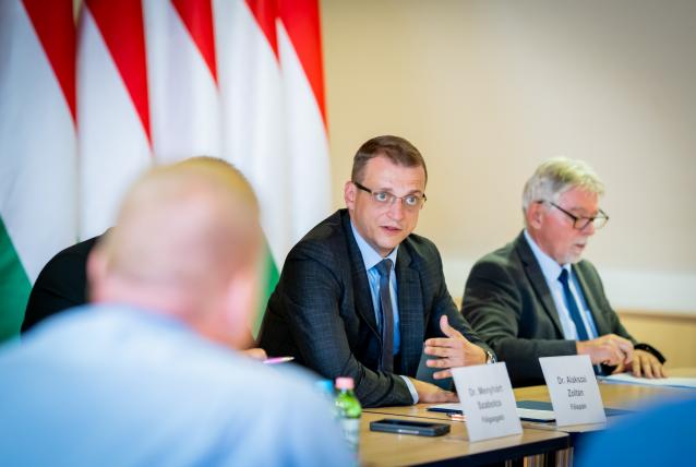 Rendkívüli egyeztetést kezdeményezett a kormányhivatal a merkaptán gázszag ügyében