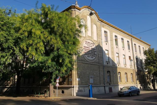 Tetemes tartozása miatt lehetetlenné vált az oktatás egy szegedi iskolában 