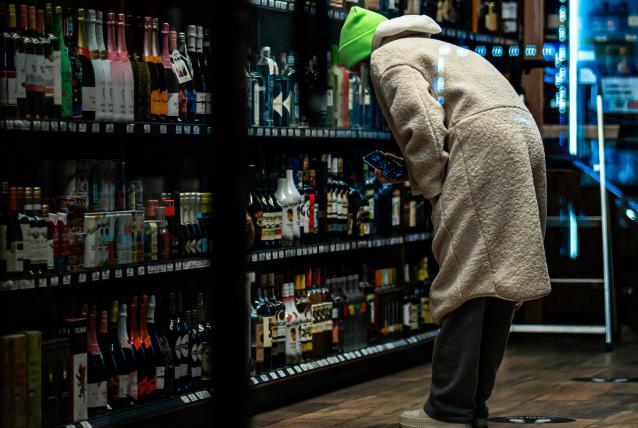 Súlyos büntetésre számíthatnak a 18 év alattiakat alkohollal kiszolgáló üzletek