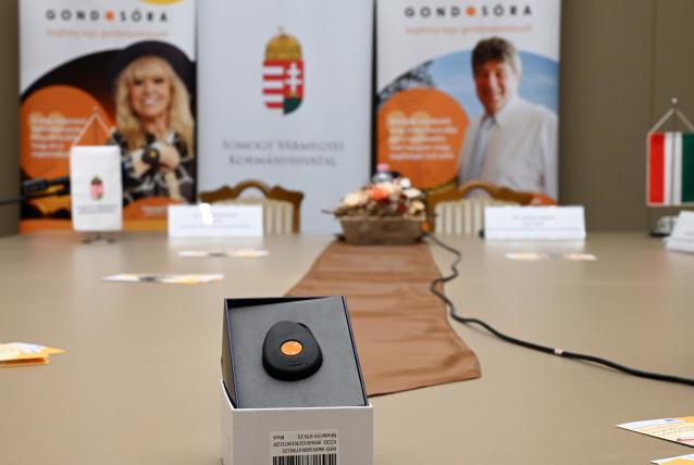 A 80 év feletti somogyiak is automatikusan megkapják a Gondosórát 