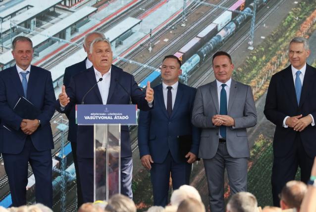 Átadták a Békéscsaba-Lőkösháza felújított vasúti vonalszakaszt