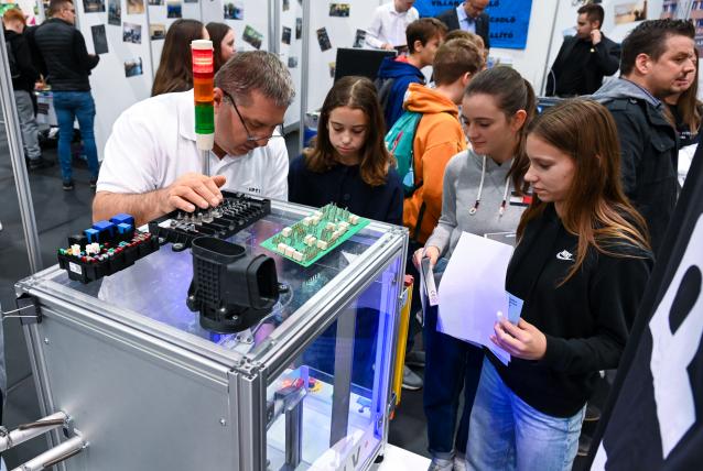 A jövő építése közös felelősség – sikerrel zárult a Pályaválasztási és Képzési Kiállítás