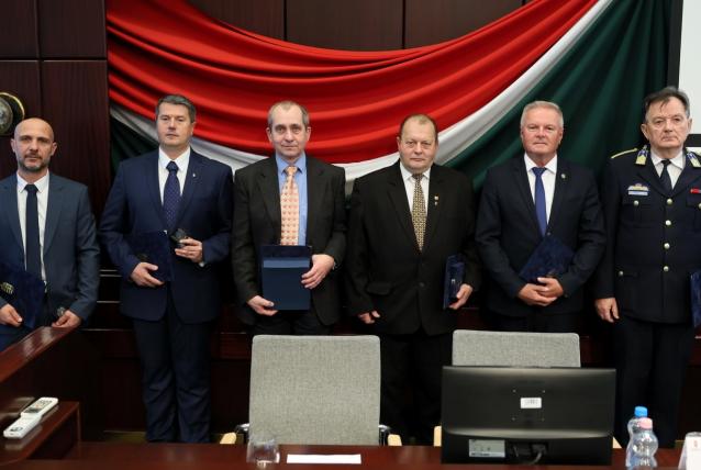 Ülésezett a területi védelmi bizottság: átadták a Békés Vármegye Védelméért elismeréseket