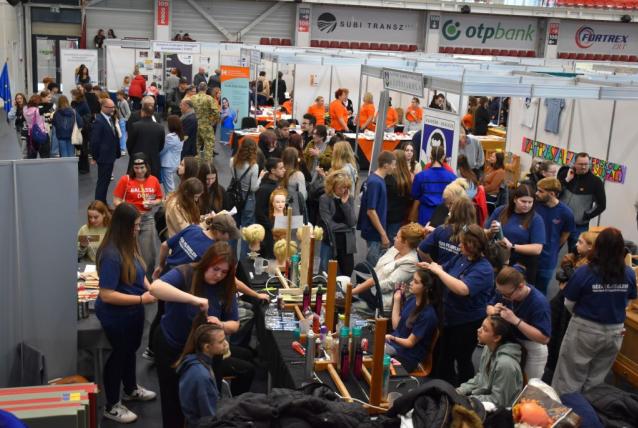 Esztergomban is megnyílt a kapu a jövő felé: Pályaválasztási kiállítás 2025