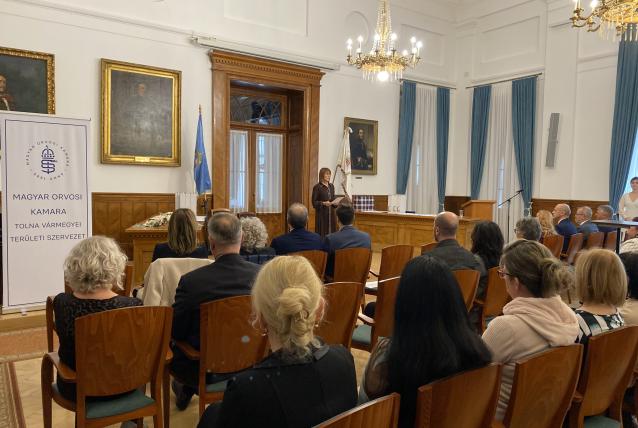 Címzetes főorvosi kinevezések átadása; a vastagbélszűrés megvalósításában végzett tevékenység  elismerése