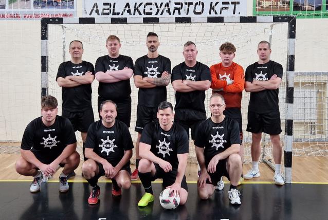 Jótékony céllal focizott a hivatalnokcsapat