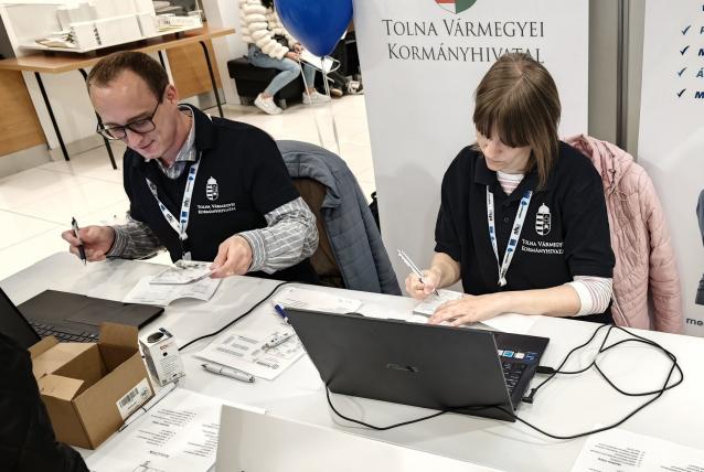 Több száz érdeklődőt vonzott kormányhivatalunk dombóvári állásbörzéje
