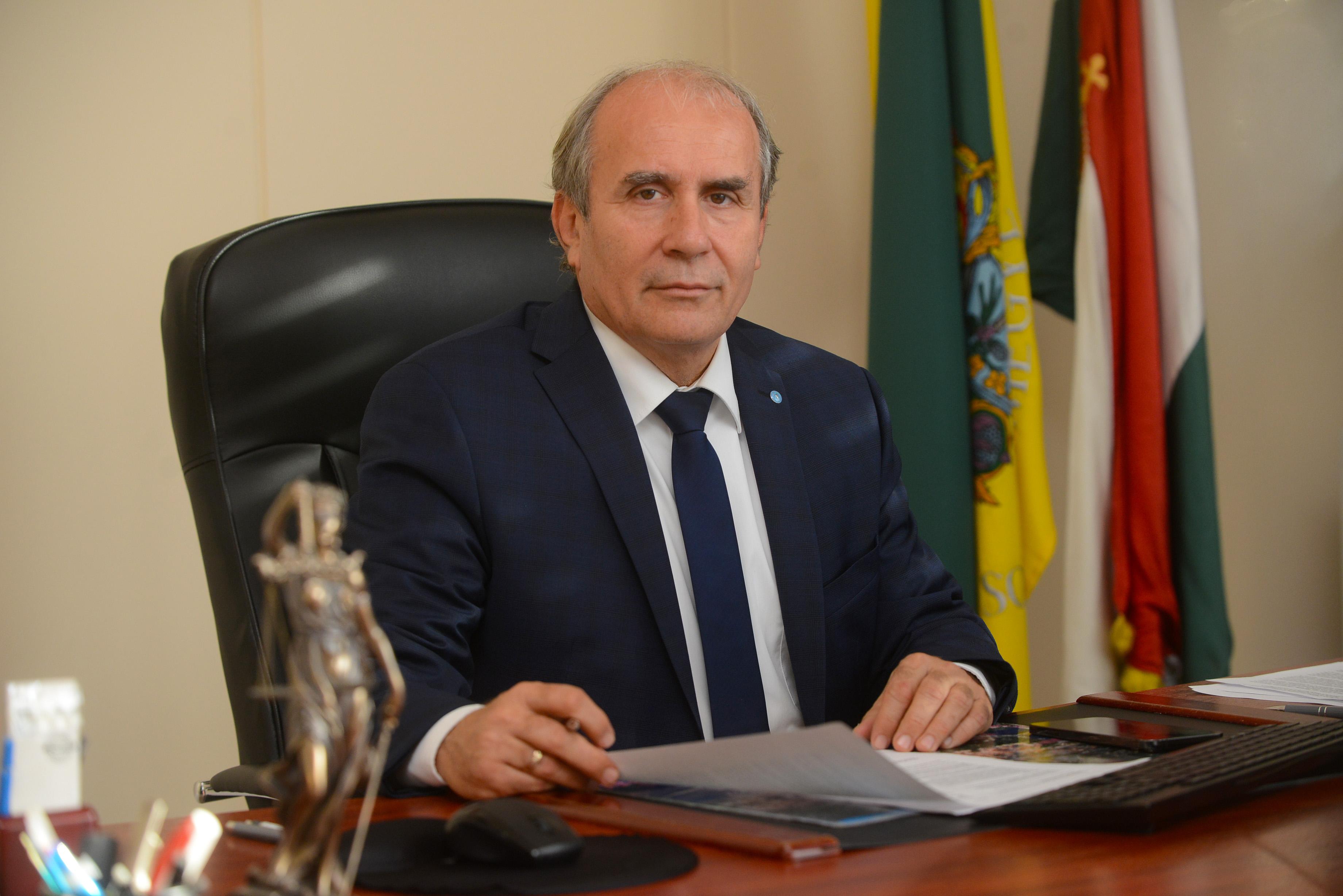 Dr. Neszményi Zsolt főispán Dr. Neszményi Zsolt
