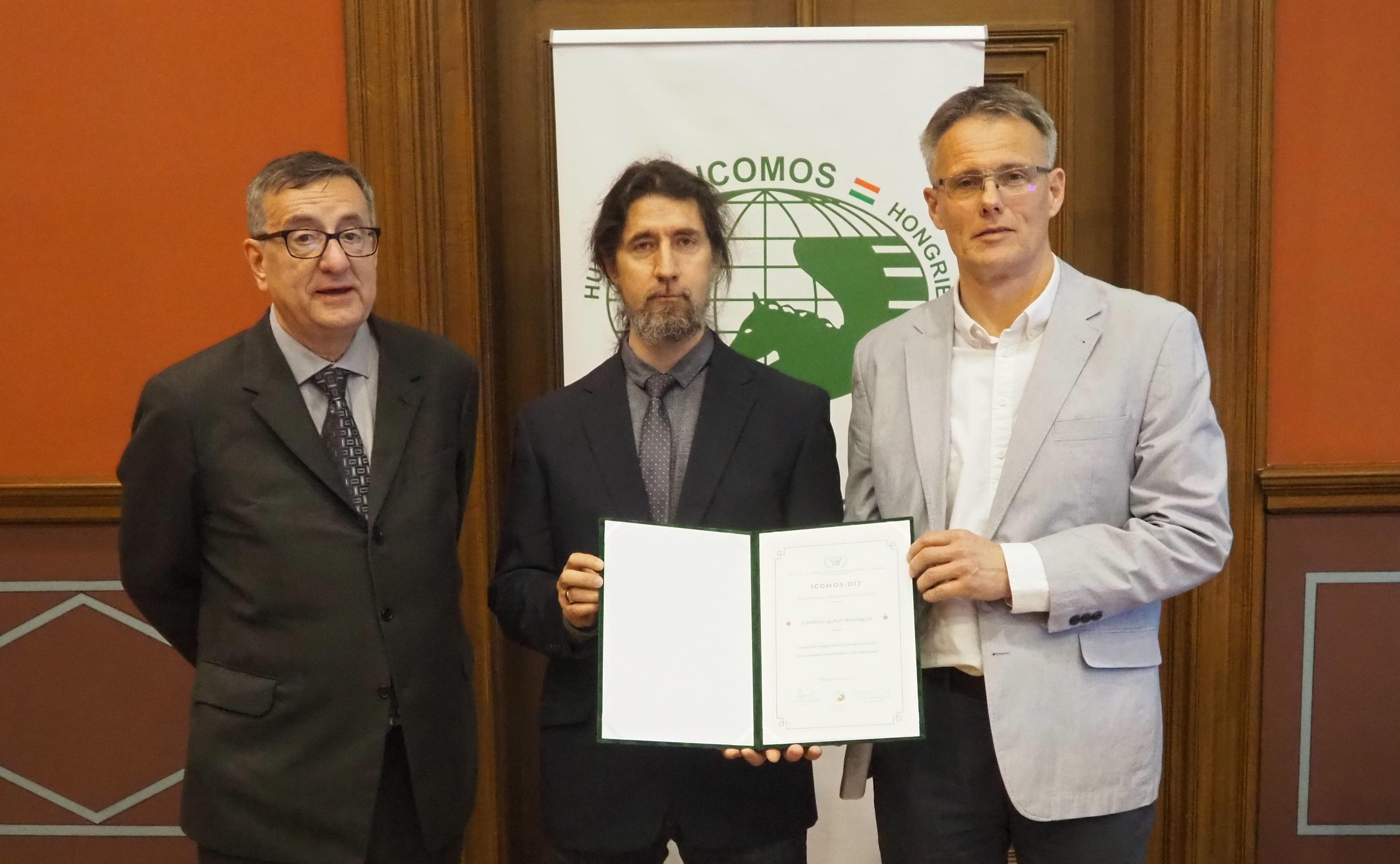 Dr. Nagy Gergely, az ICOMOS MNB elnöke, dr. Szigetvári Krisztián műemléki referens és Dombai Gyula tervező