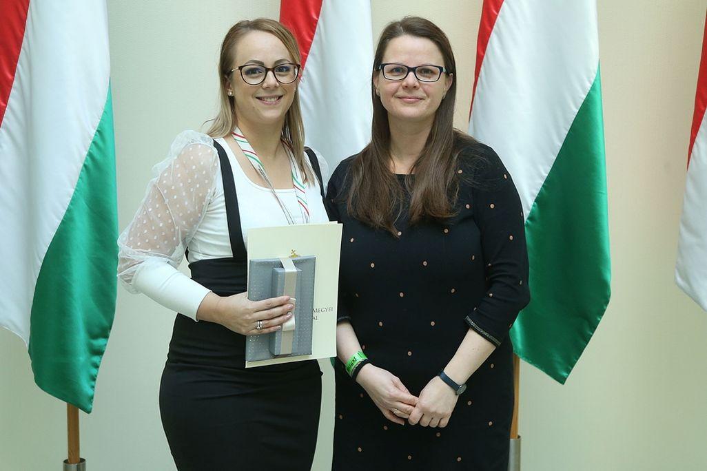 Réczi Zsanett (balról) és dr. Szegény Judit, a Hódmezővásárhelyi Járási Hivatal vezetője
