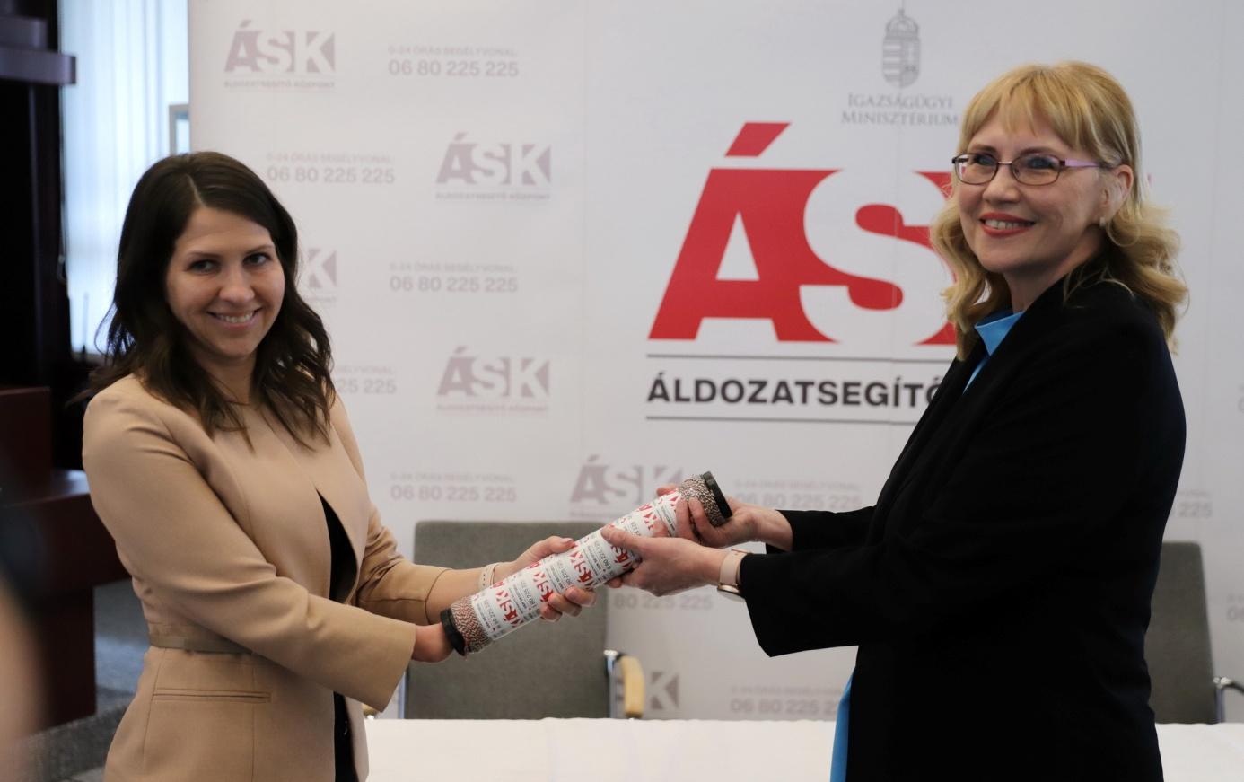 Békéscsabai Áldozatsegítő Központ megnyitó - dr. Kormos Kinga és dr. Szilágyi Zsuzsanna Békéscsabai Áldozatsegítő Központ megnyitó - dr. Kormos Kinga és dr. Szilágyi Zsuzsanna