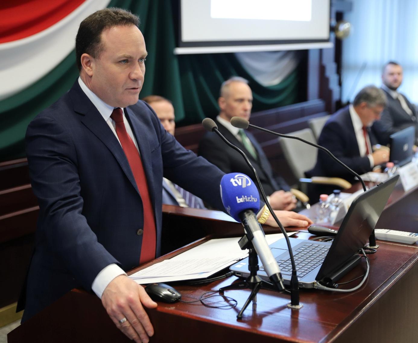 dr. Takács Árpád főispán dr. Takács Árpád főispán