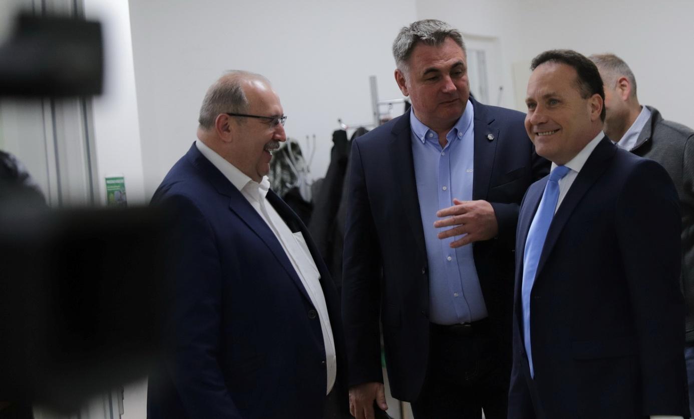 Háztájit az asztalra - gasztroprojekt, Prohászka Béla, Kozsuch Kornél, dr. Takács Árpád főispán Háztájit az asztalra - gasztroprojekt, Prohászka Béla, Kozsuch Kornél, dr. Takács Árpád főispán