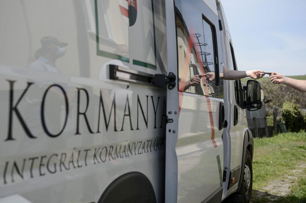 Kormányablakbusz Karancslapujtőn (Archív fotó: MTI/Komka Péter) Kormányablakbusz Karancslapujtőn (Archív fotó: MTI/Komka Péter)