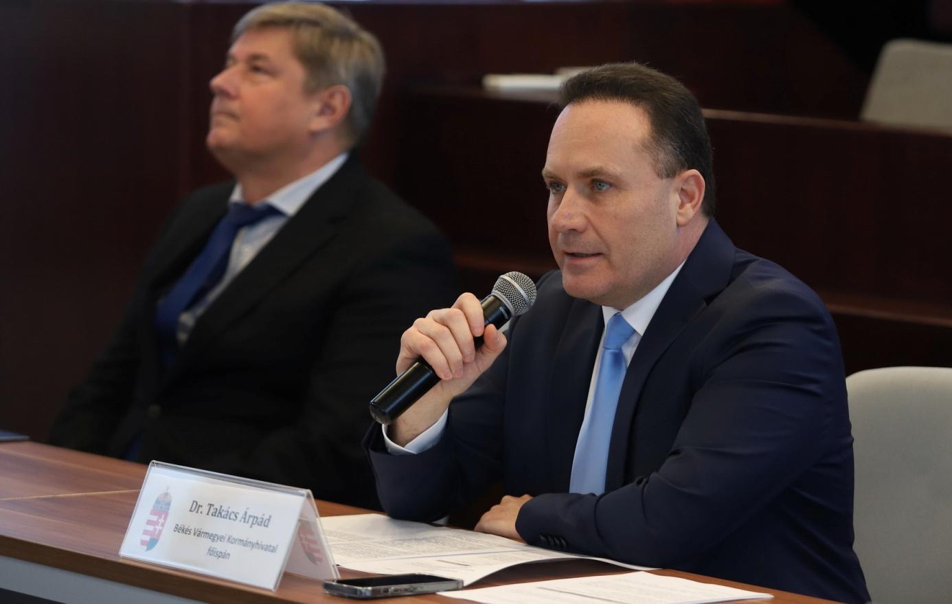 dr. Takács Árpád főispán dr. Takács Árpád főispán