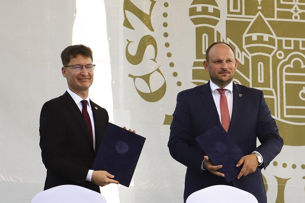 2 - Kitüntetéseket adott át Novák Katalin vármegyénkben 2 - Kitüntetéseket adott át Novák Katalin vármegyénkben