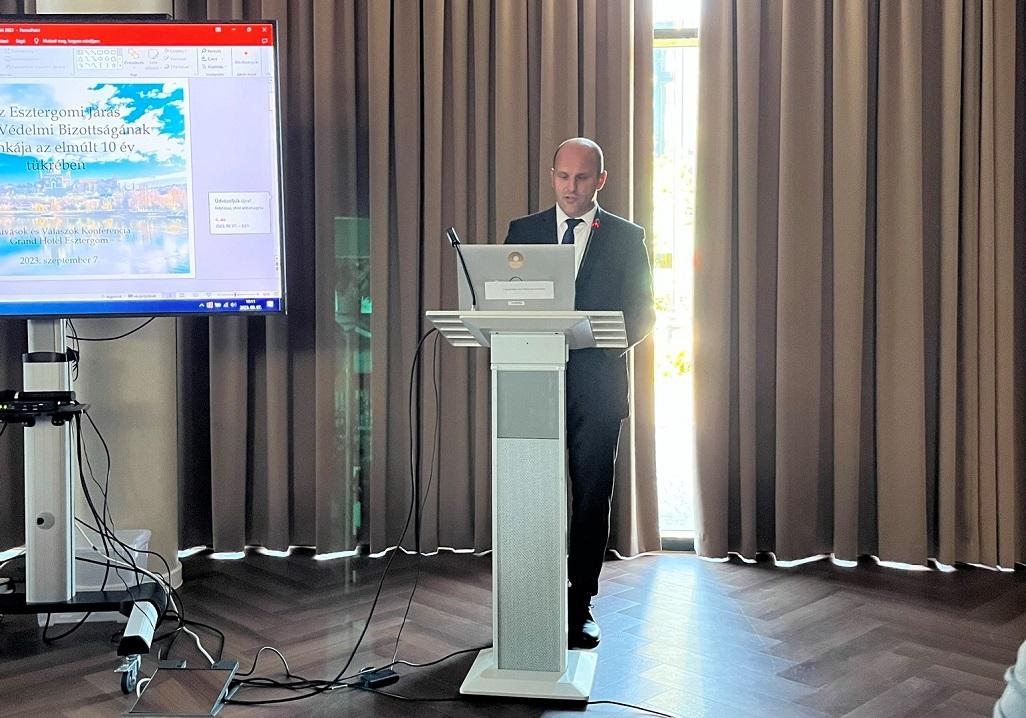 10-Konferenciát tartottak Esztergomban a területi védelmi igazgatás elősegítéséért 10-Konferenciát tartottak Esztergomban a területi védelmi igazgatás elősegítéséért