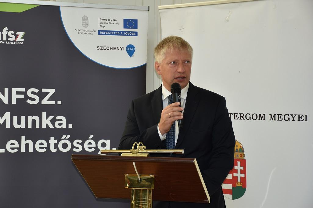 1-Tatán szervezett állásbörzét a Komárom-Esztergom Vármegyei Kormányhivatal 1-Tatán szervezett állásbörzét a Komárom-Esztergom Vármegyei Kormányhivatal