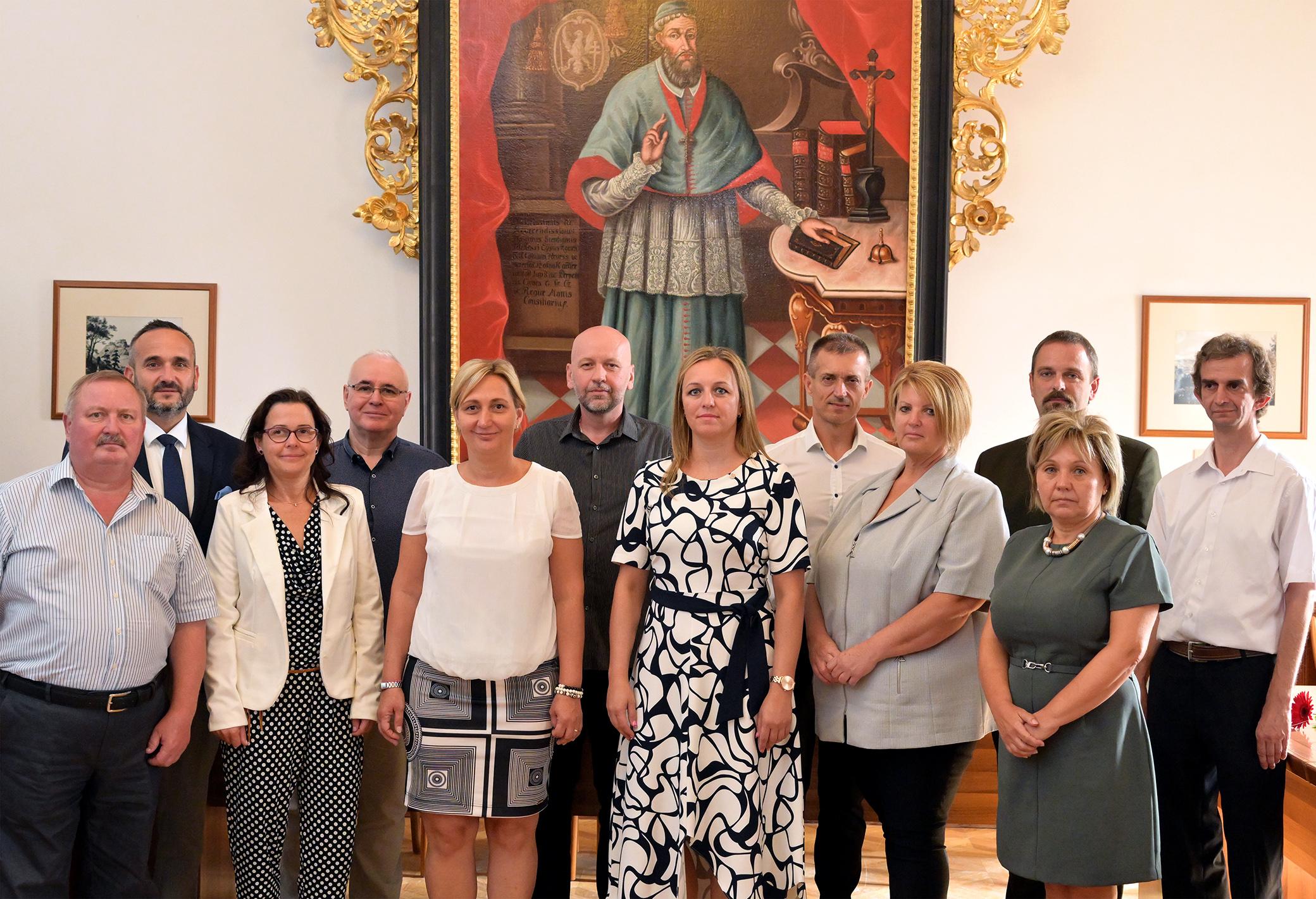 Pete András, Ignácz Balázs főispán, Pap Mónika, Geri András, Bótáné Danyi Klaudia, Hadas Gábor, Kisné Béres Barbara, Szalai János Csaba, Hegedűsné Berta Mária, Verók Tamás, Belláné Kádár Erika, Gyarmati László (b.-j.) Jubiláló kollégáinkat köszöntjük