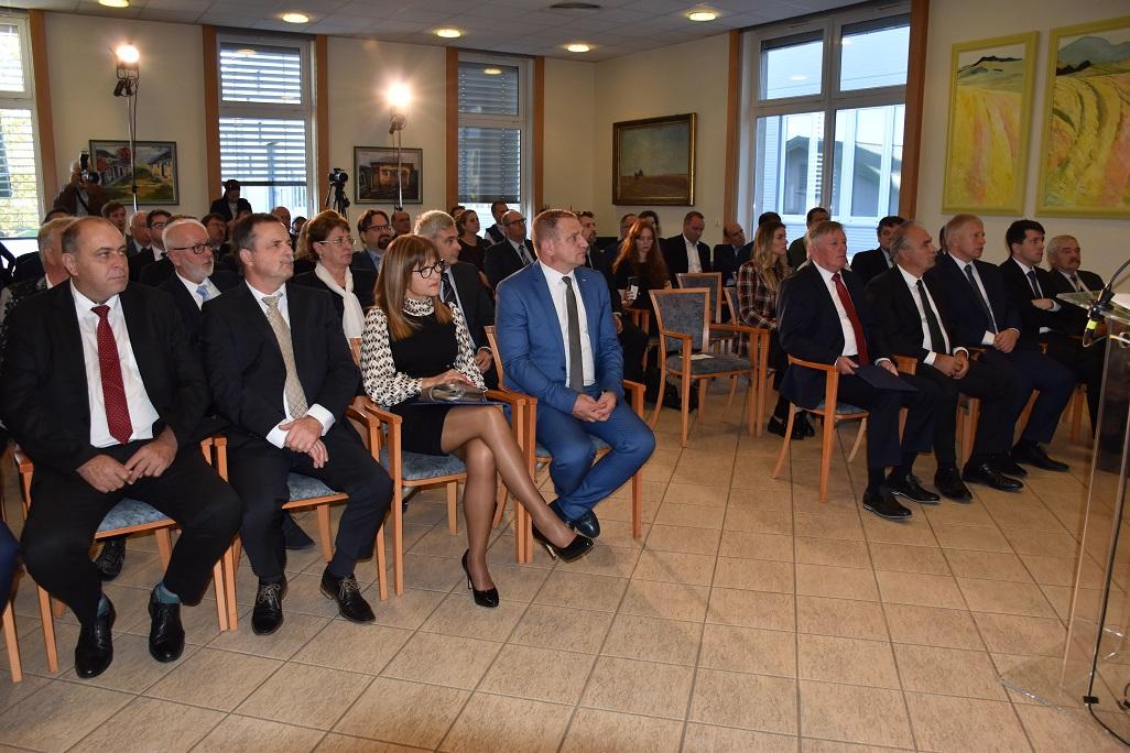 3-Átadták a Gyermelyi új gabonatárolóját 3-Átadták a Gyermelyi új gabonatárolóját