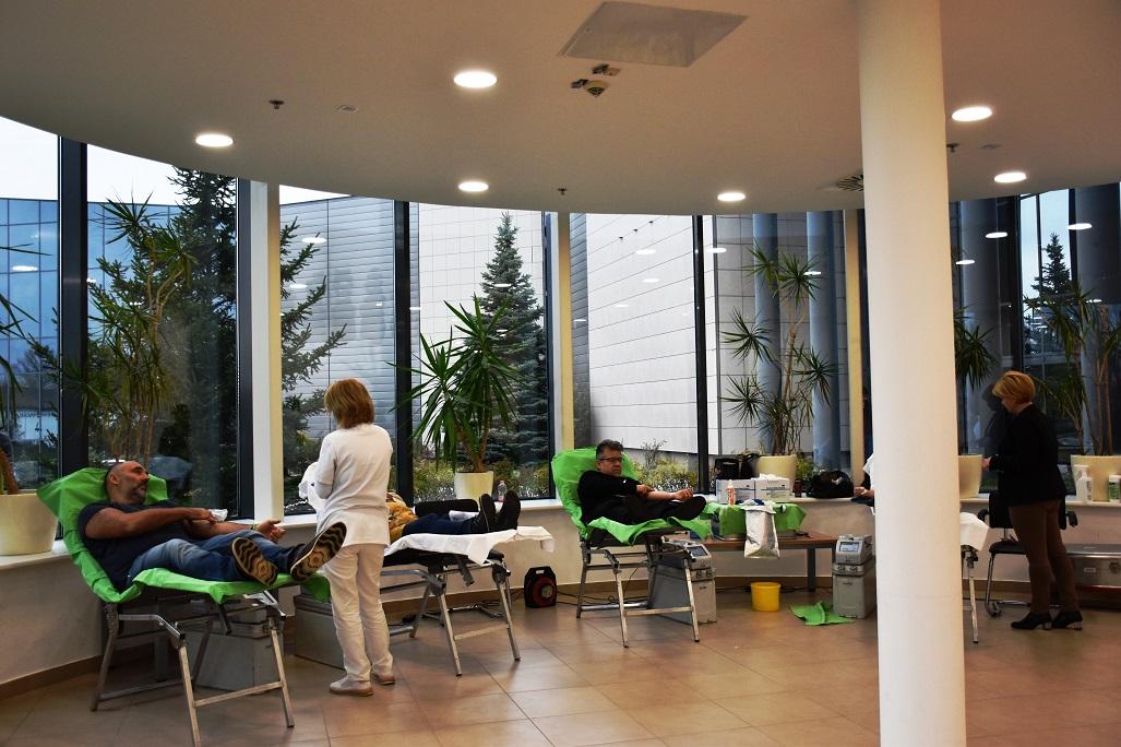 Tatabányán is sorakoztak az önkéntes véradók