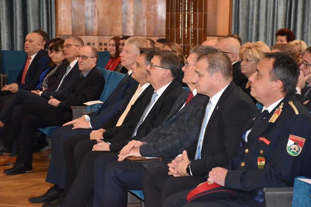 +Dorogon adtak át az idei vármegyei elismeréseket +Dorogon adtak át az idei vármegyei elismeréseket