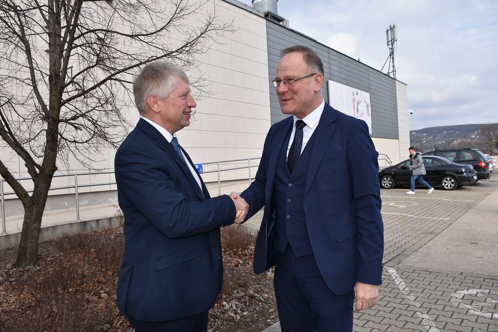 0-1-Miniszteri látogatás Tatabányán 0-1-Miniszteri látogatás Tatabányán