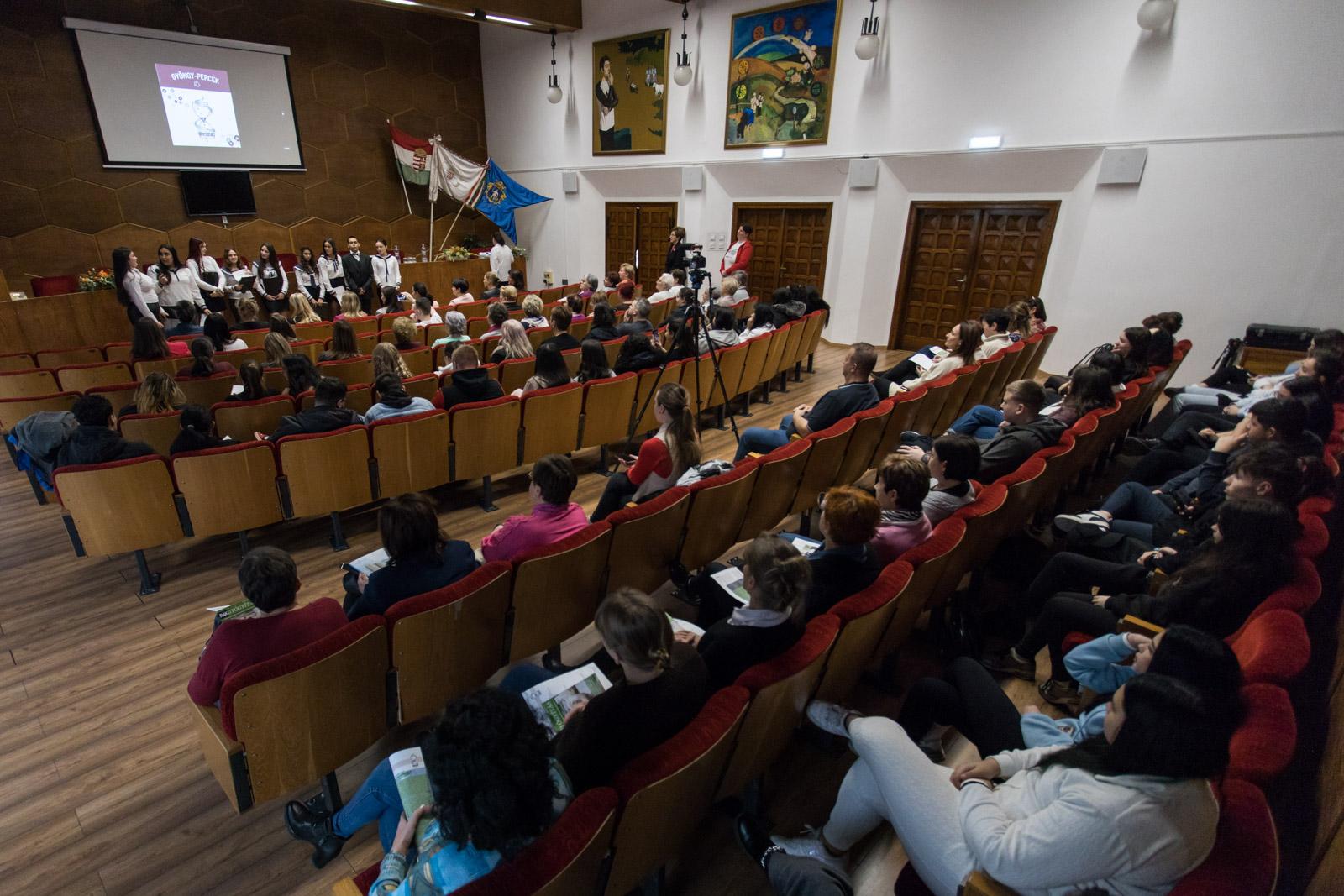 A Méhnyakrák Megelőzési Hét alkalmából rendeztek figyelemfelhívó eseményt a salgótarjáni Vármegyeházán A Méhnyakrák Megelőzési Hét alkalmából rendeztek figyelemfelhívó eseményt a salgótarjáni Vármegyeházán