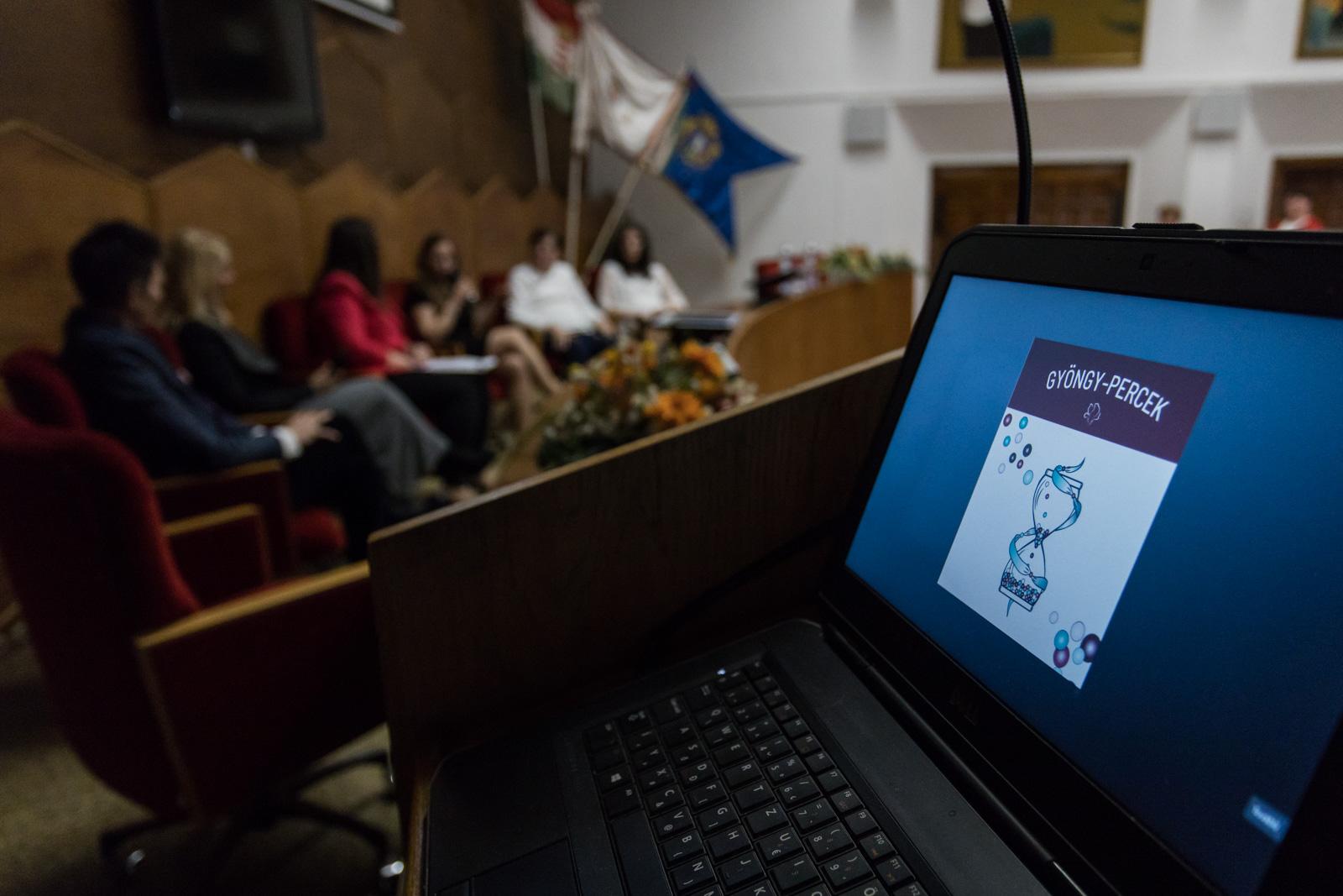 A Méhnyakrák Megelőzési Hét alkalmából rendeztek figyelemfelhívó eseményt a salgótarjáni Vármegyeházán