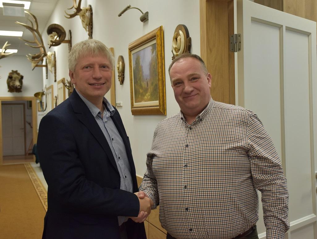 2-A tatabányai vadászkamarába látogattak az MKK tagjai 2-A tatabányai vadászkamarába látogattak az MKK tagjai