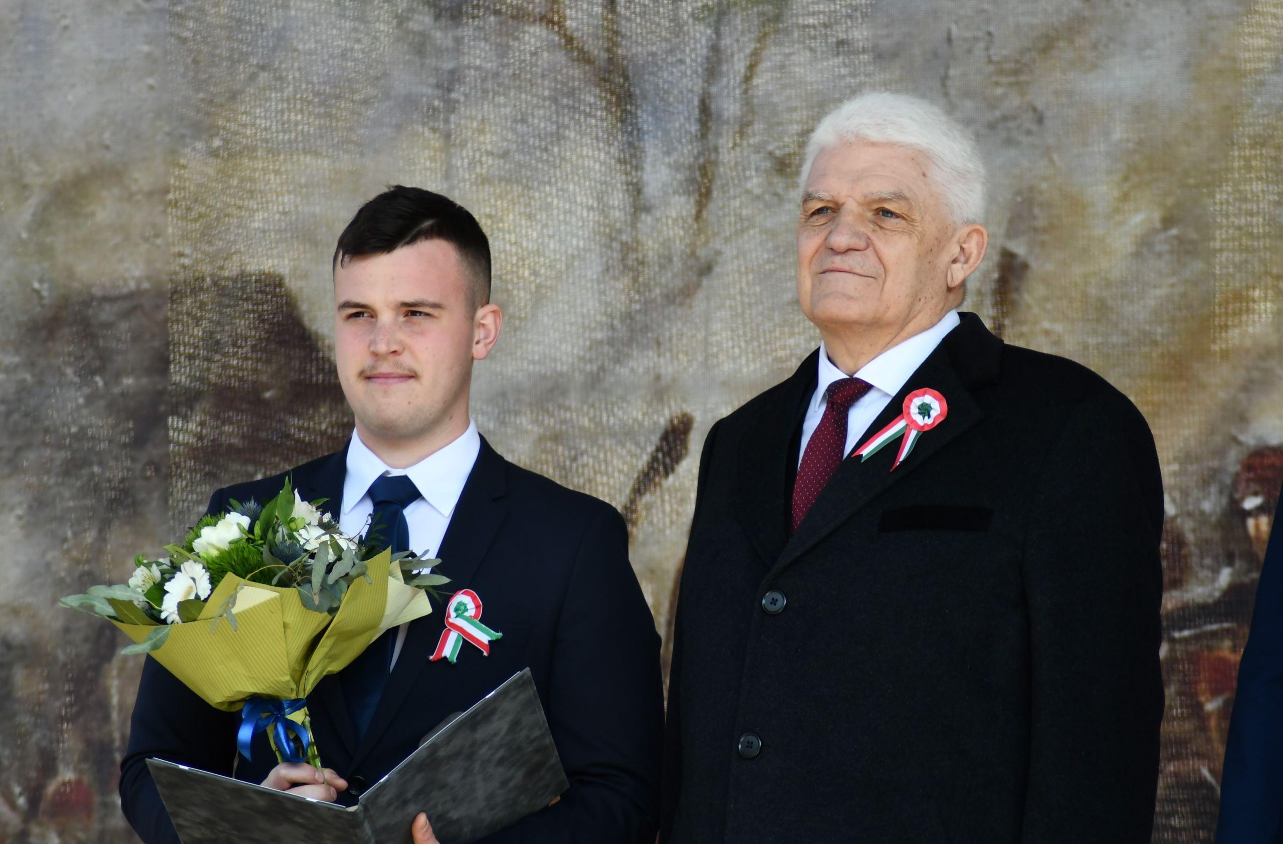 Gratulálunk kollégáinknak! Gratulálunk kollégáinknak!