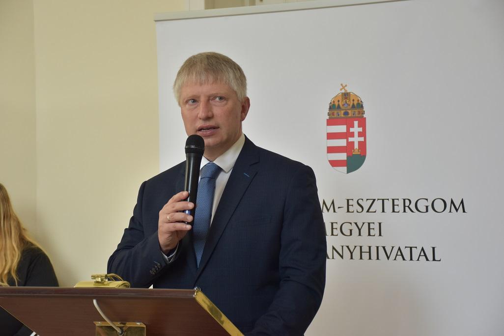 1-Mintegy 500 állás várta a tatai állásbörzén az érdeklődőket 1-Mintegy 500 állás várta a tatai állásbörzén az érdeklődőket