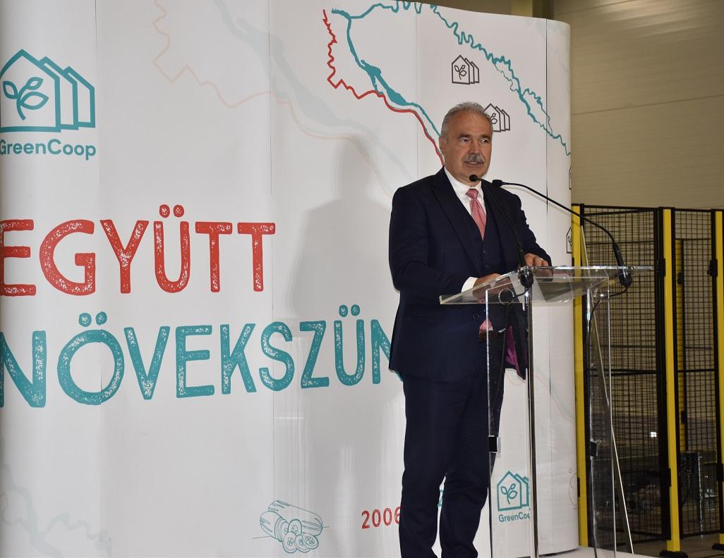 1-Megnyílt Magyarország legnagyobb üvegháza, megújult a kisbéri lovarda 1-Megnyílt Magyarország legnagyobb üvegháza, megújult a kisbéri lovarda