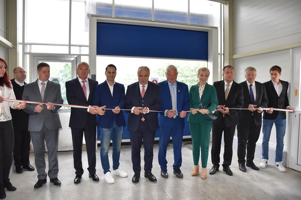 2-Megnyílt Magyarország legnagyobb üvegháza, megújult a kisbéri lovarda 2-Megnyílt Magyarország legnagyobb üvegháza, megújult a kisbéri lovarda