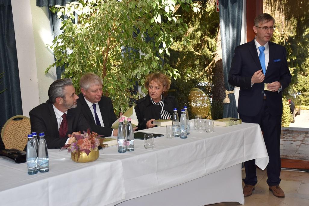 1-Jubileumi díszközgyűlést tartottak az ügyvédek Tatán
