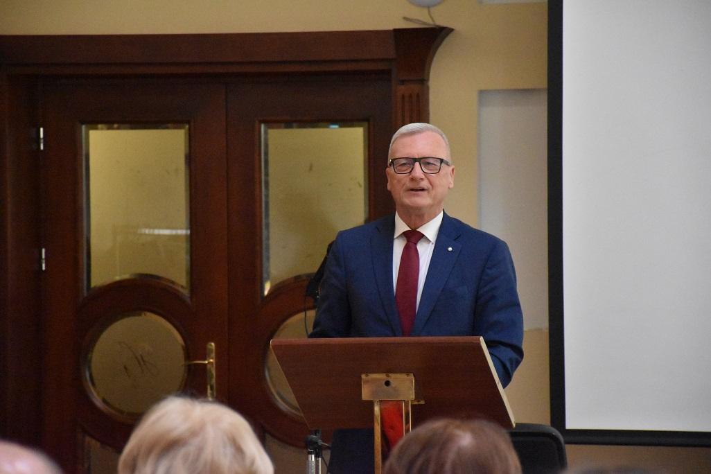 6-Jubileumi díszközgyűlést tartottak az ügyvédek Tatán
