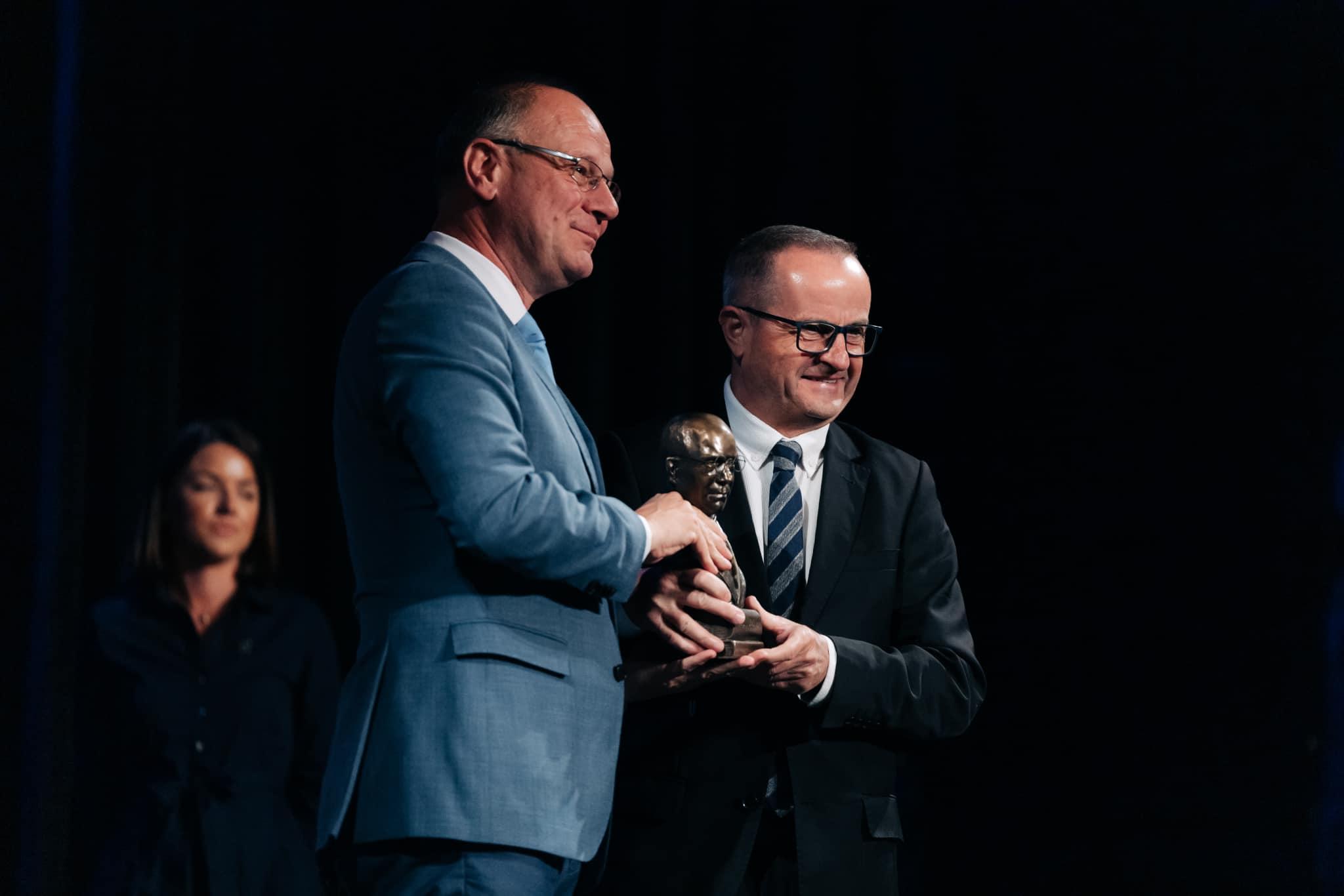 Navracsics Tibor és dr Szabó Sándor magyary_t