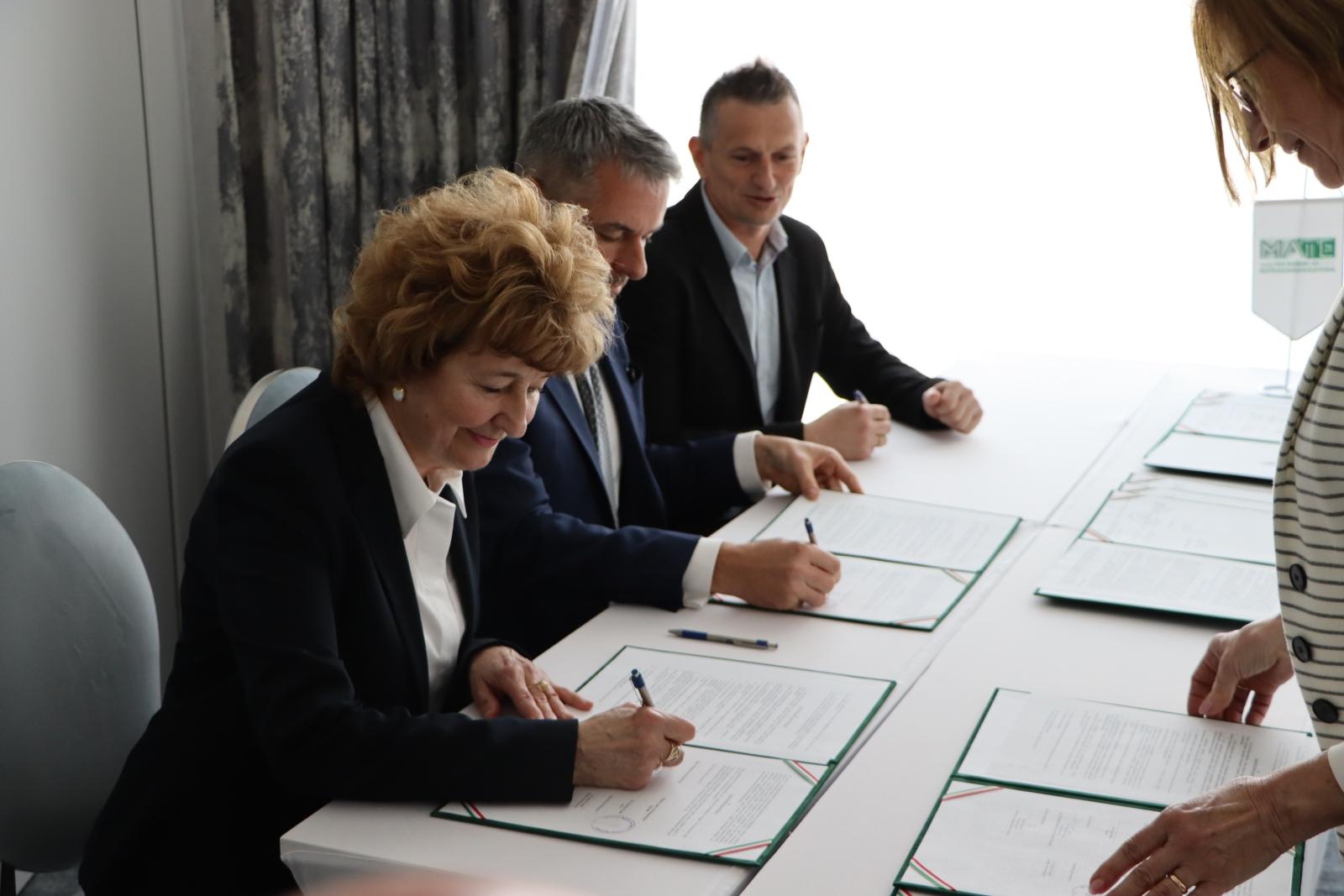 Dr. Sifter Rózsa, MATE ZVKH együttműködés aláírás